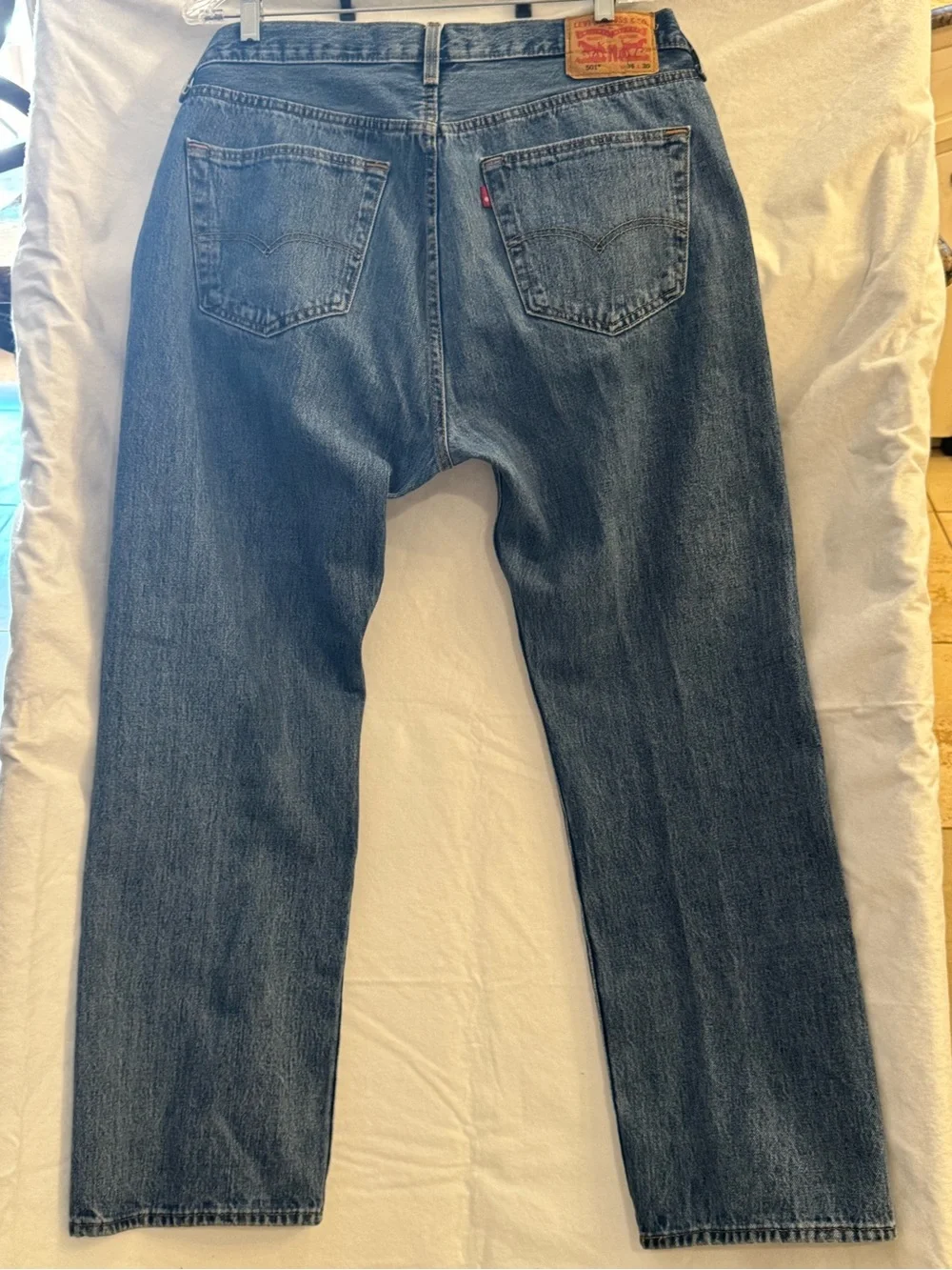 Vintage 90’s Levi's 501 button fly Men's Dark Blue Jean  rear single R tag